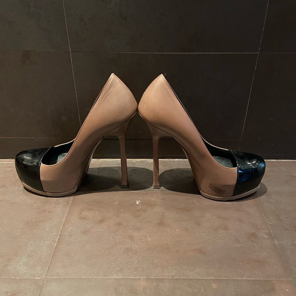 Yves Saint Laurent Tribute Pumps